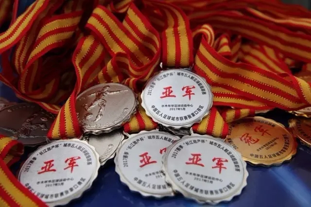 弗莱：詹姆斯的大脑就像台电脑 他能记得多年前新队友跑过的战术